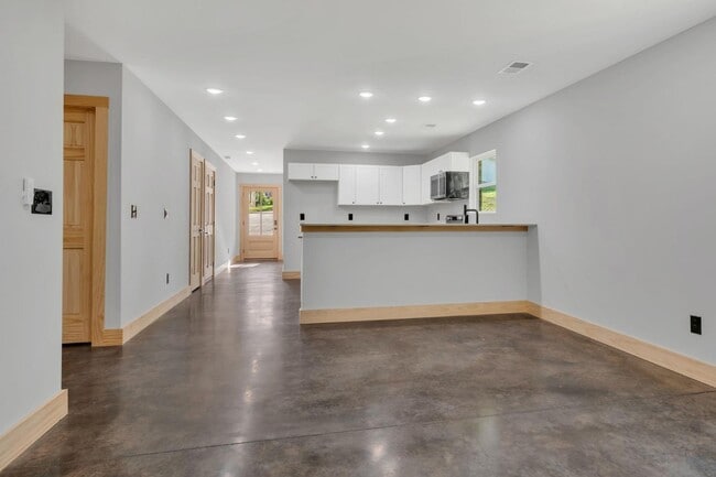 Building Photo - 110 Hooper Dr