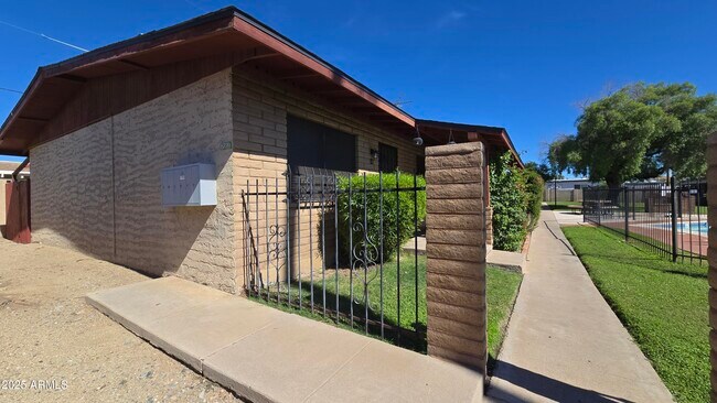 Building Photo - 6739 N 16th St