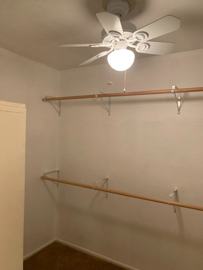 Building Photo - 2220 S Iris Dr