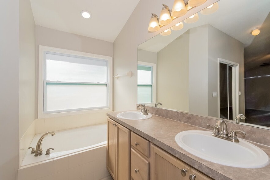 Building Photo - 923 Mystic Harbor Dr
