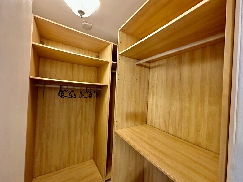 Building Photo - 2901 NW 9th Ter