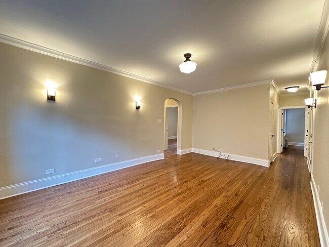 Building Photo - 1364 E 52nd St