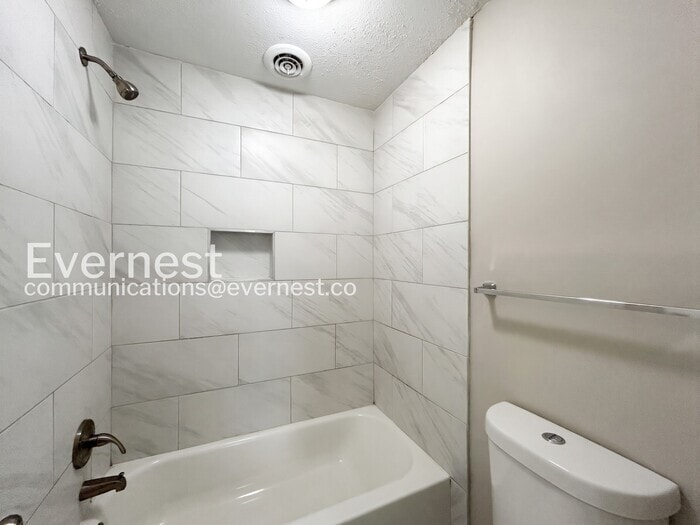 Building Photo - 3333 Leschallas Dr