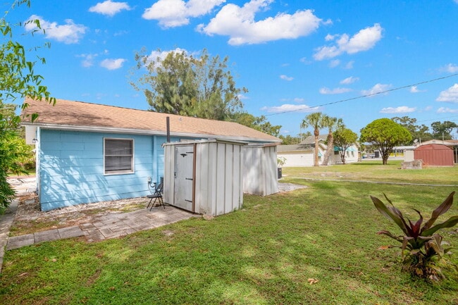 Building Photo - Unit For Rent in Gulfport!