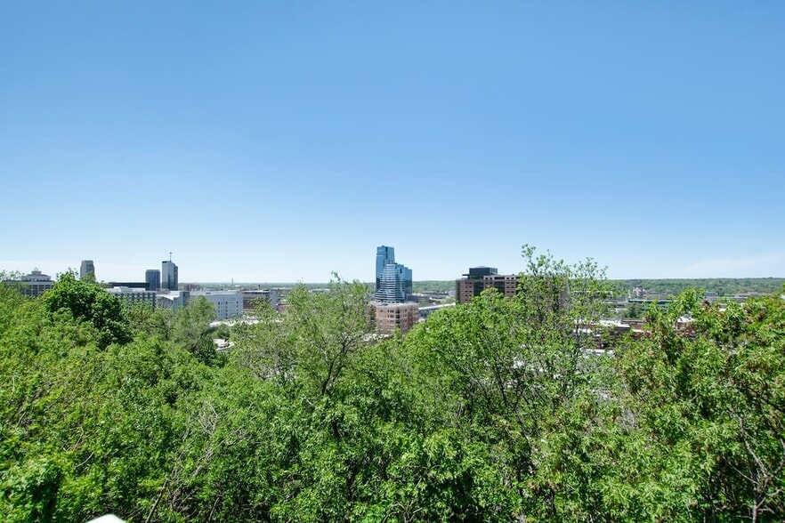 Building Photo - 635 Fairview Ave NE