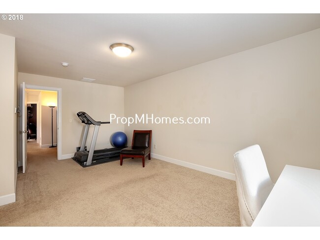 Building Photo - Charming Damascus Three Bedroom Townhome i...