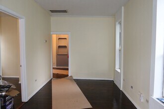 Building Photo - Hyde Park - 1 Bedroom House - Huge Yard - Real Wood Floors - Claw Foot Tub - $1495