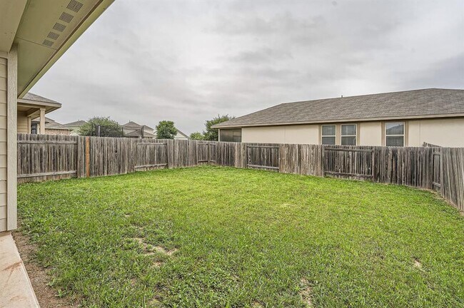 Building Photo - 104 Red Cedar Ct
