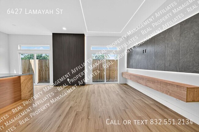 Building Photo - 6427 Lamayah St