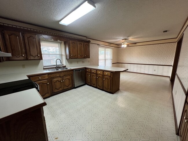 Building Photo - 203 Kimball Dr