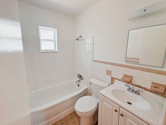 Building Photo - Newly Renovated 3 Bed, 2 Bath Home w/ Huge Fenced Yard