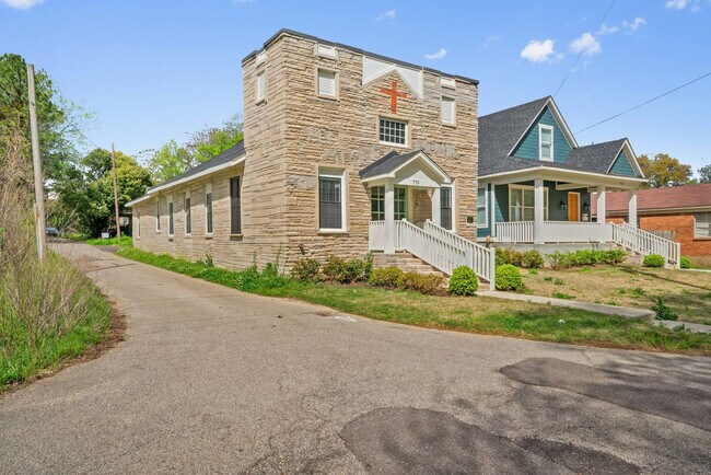 Building Photo - 775 Tanglewood St