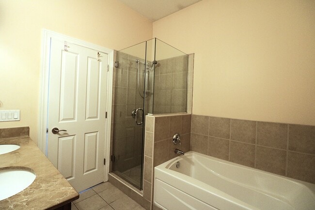 Building Photo - 57 Northfield Terrace