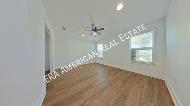 Building Photo - 816 W Walnut Ave