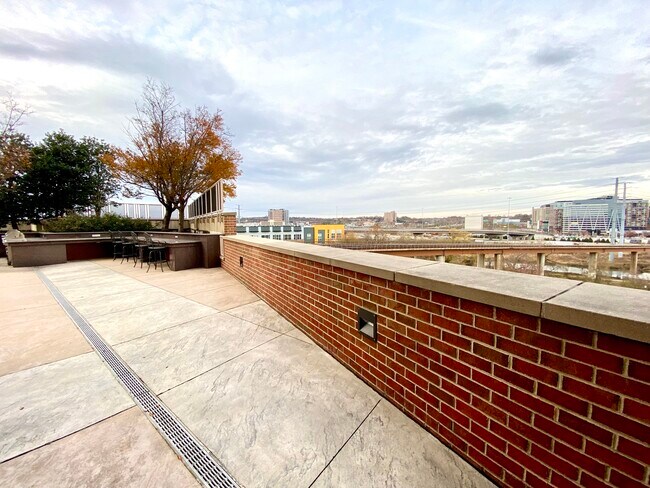 Building Photo - 2451 Midtown Ave