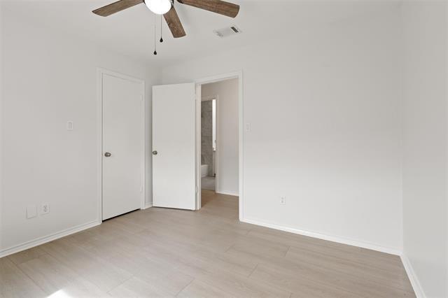 Building Photo - 2024 Oakmeadow St