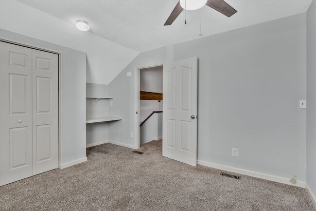 Building Photo - 755 Regal Dr