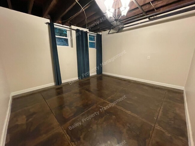 Building Photo - 1458 Cherokee Rd