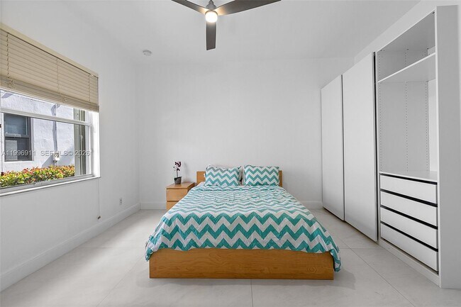 Building Photo - 3870 E Hibiscus St