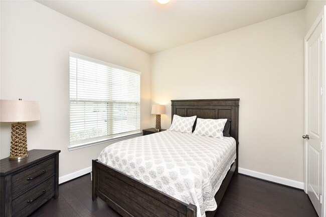 Building Photo - 5835 Euclid Loop