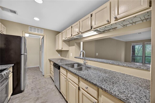 Building Photo - 123 Warm Springs Cir