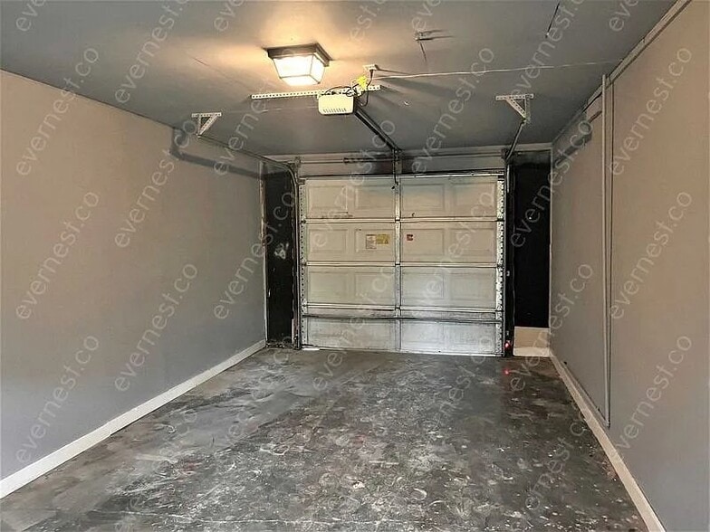 Building Photo - 408 Queen Marie Ln