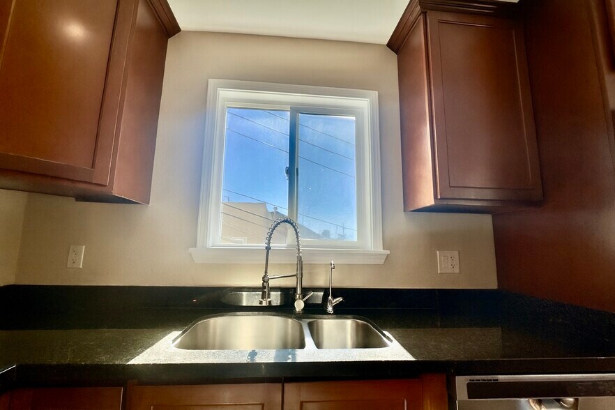 Building Photo - 8109 Ney Ave