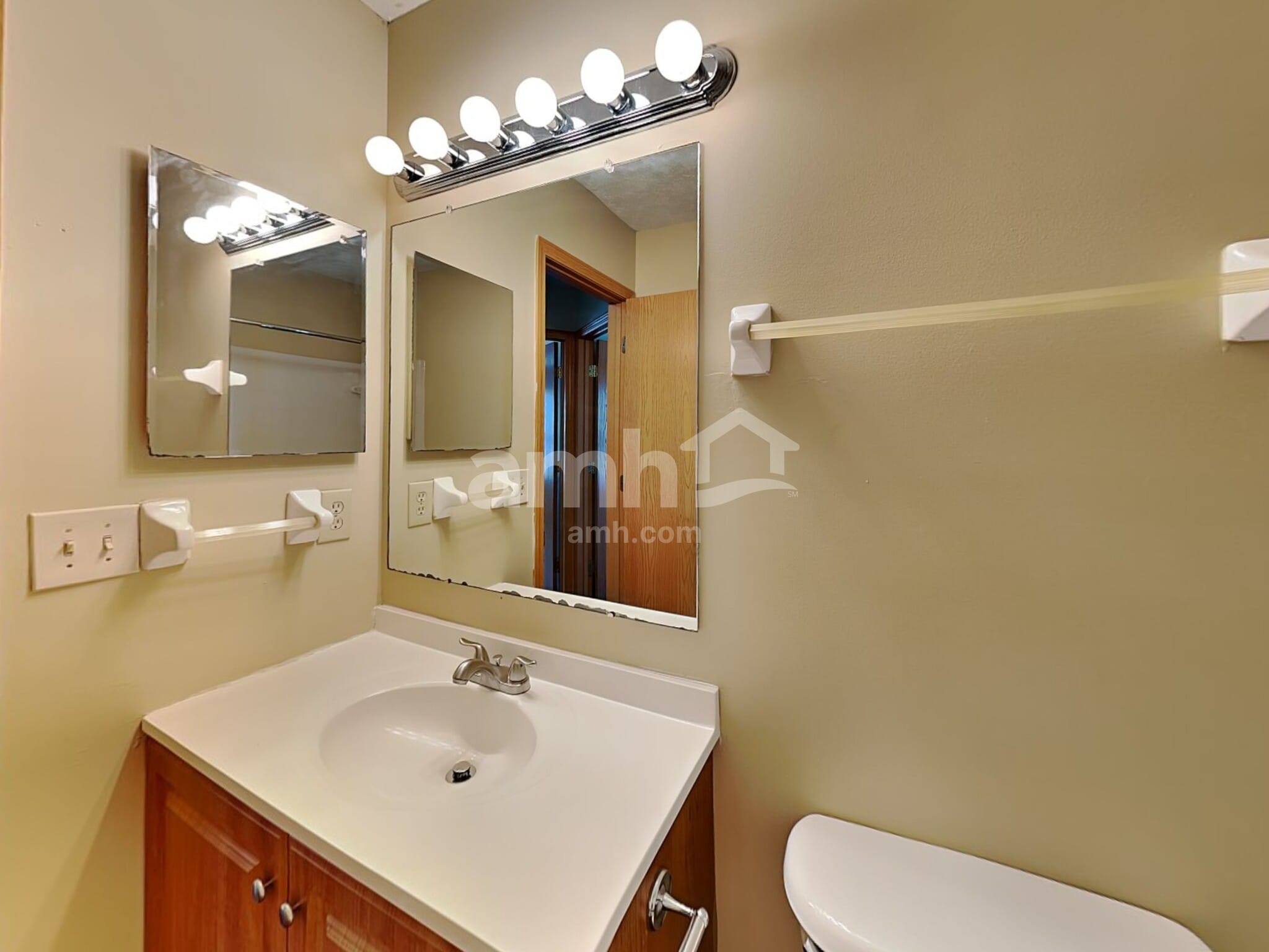 Building Photo - 1560 Mallard Cir E