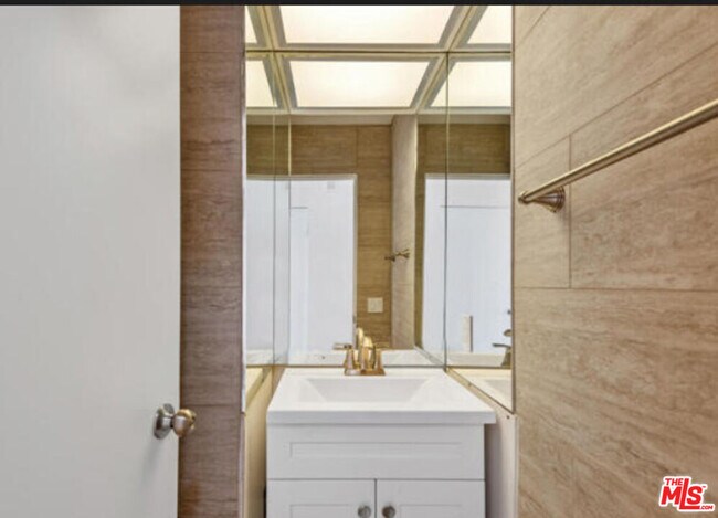 Building Photo - 6798 Las Olas Way