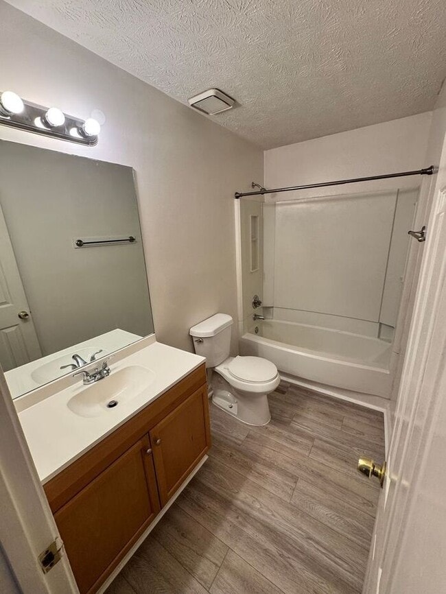 Building Photo - READY NOW!!! Beautiful brick front 2 bedroom 1 bath ranch duplex!