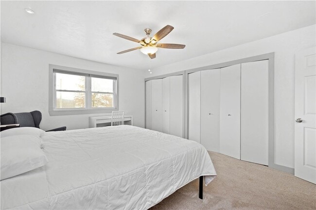 Building Photo - 236 S Grandview Ave