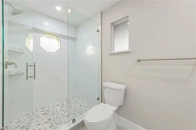 Master Bathroom - 117 SE 40th Ter