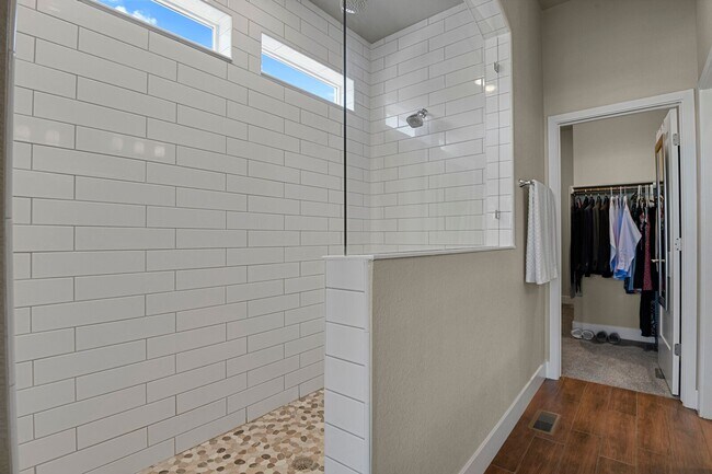 Building Photo - Single Family w/ Elegance
