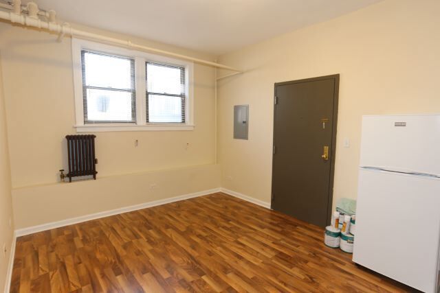 Building Photo - 1712 W Estes Ave