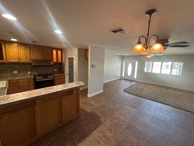 Building Photo - Spacious Home for Rent