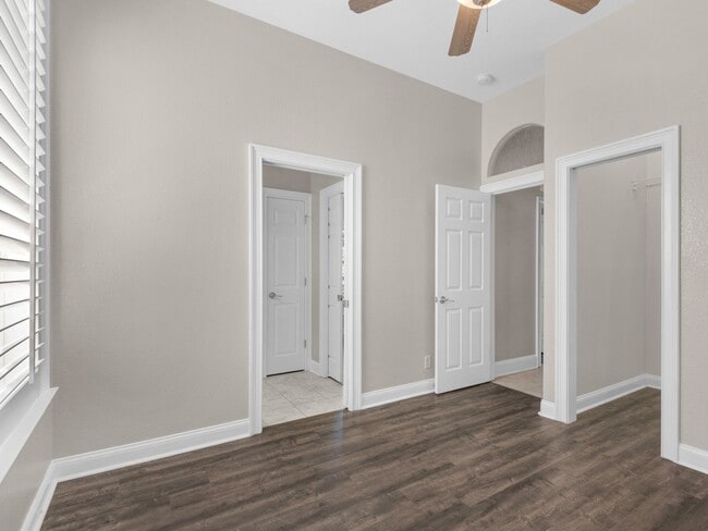 Building Photo - Gorgeous 3B/2.5B Home in Emerald Lakes Gat...