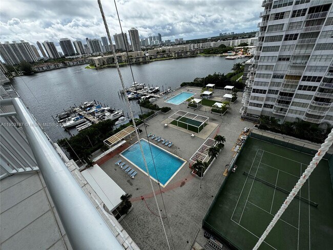 Building Photo - 18061 Biscayne Blvd