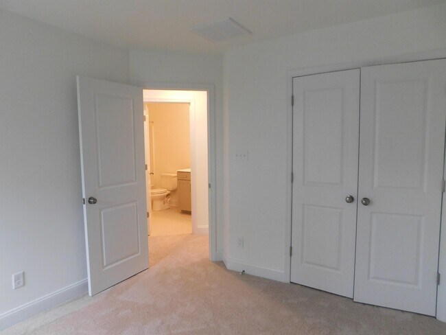 Building Photo - 7037 Leire Ln