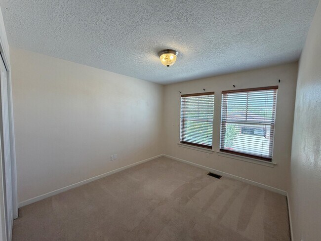 Building Photo - 6216 Calle Vizcaya NW