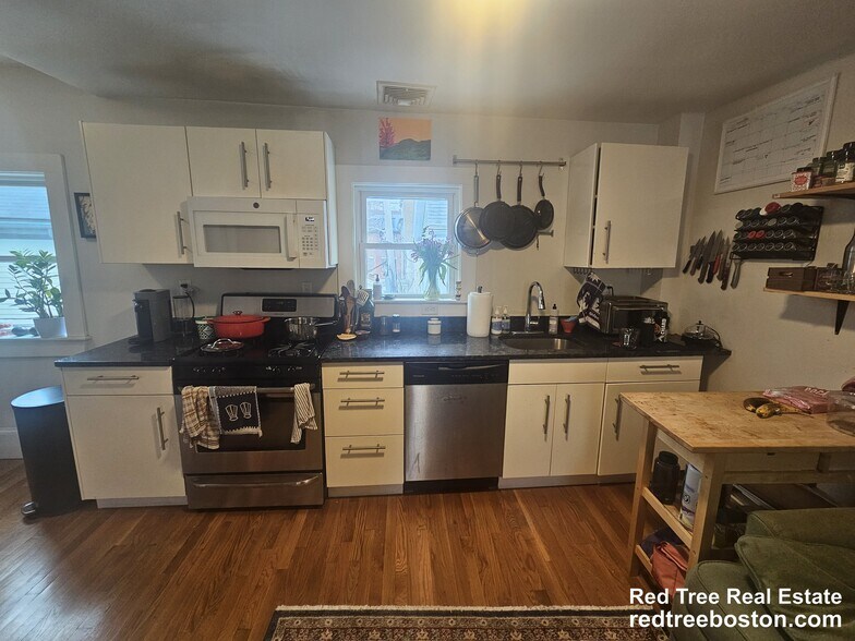 Building Photo - 7 Riverside Pl