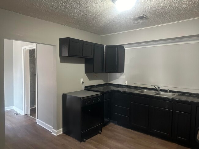 Building Photo - 1105 Sparks Rd