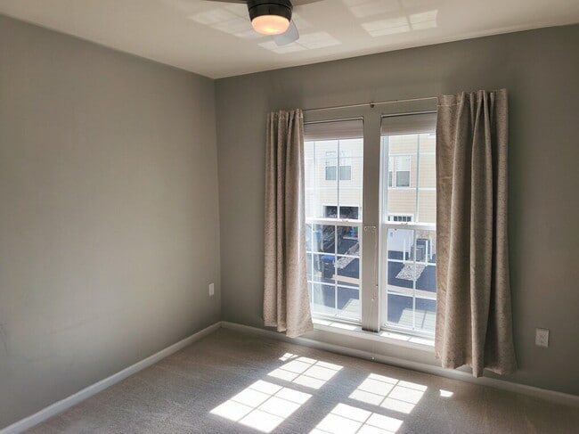 Building Photo - Your Dream Townhome Awaits in Ashburn!