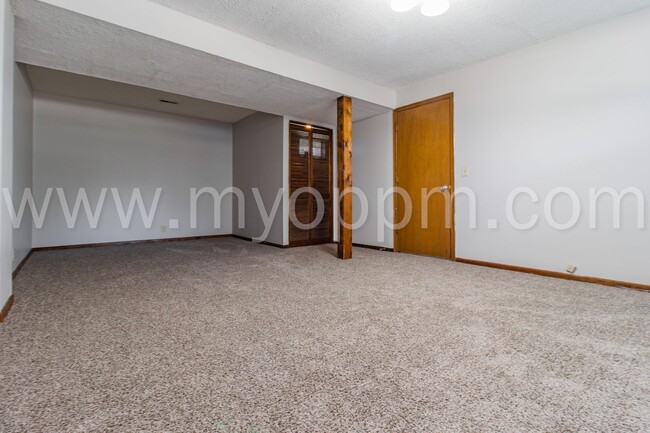 Building Photo - Beautiful 3 Bedroom / 2.5 Bath | 120th and...