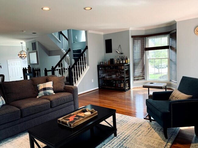 Building Photo - 700 Leister Dr
