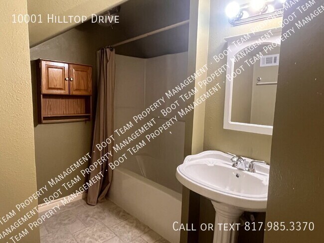 Building Photo - 10001 Hill Top Dr