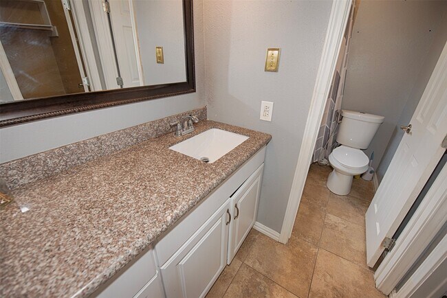Building Photo - 2914 Tarpon Dr