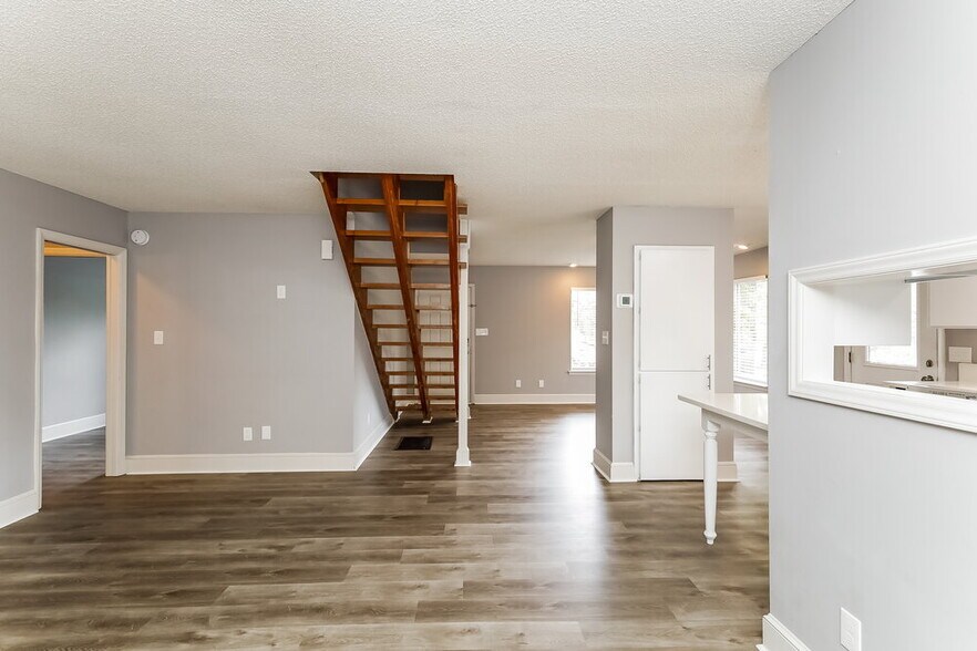 Building Photo - 304 S Westover Dr