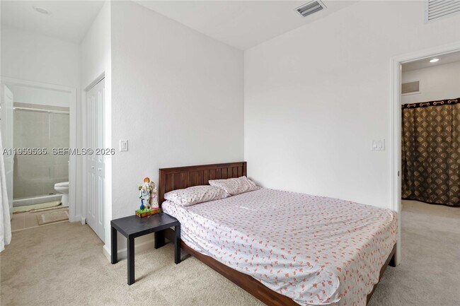 Building Photo - 760 SE 13th Ct