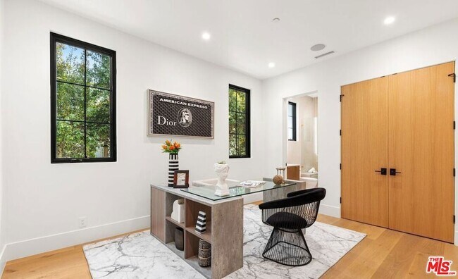 Building Photo - 2565 Patricia Ave