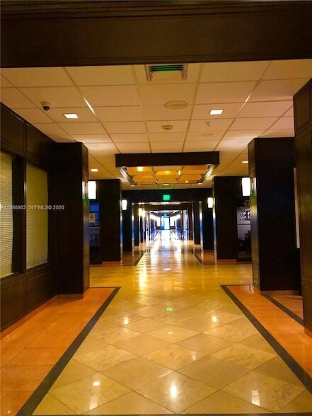 Building Photo - 600 NE 36th St